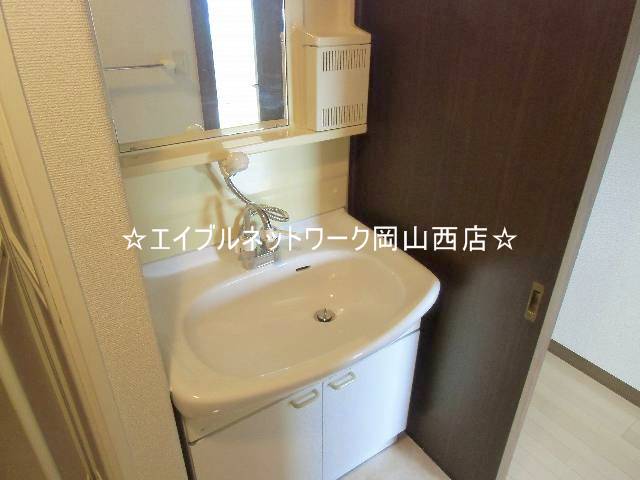 Washroom. Wash basin