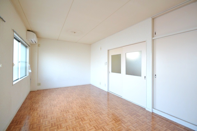 Living and room. It is bright and wide east-facing window