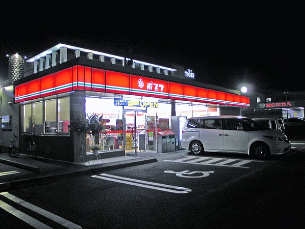 Convenience store. Poplar Okayama OkaTakumi before store up (convenience store) 231m