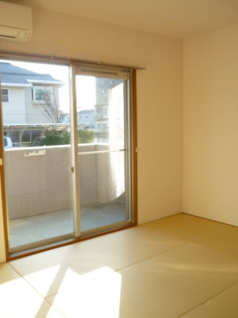 Living and room. It is fashionable in the pulp tatami