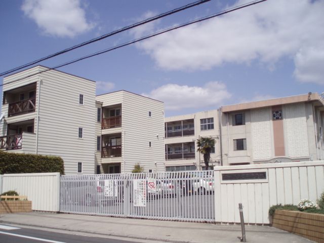 Junior high school. 330m up to municipal Ishii junior high school (junior high school)