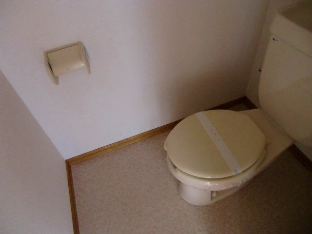 Toilet.  ※ It is another type of floor plan of the property