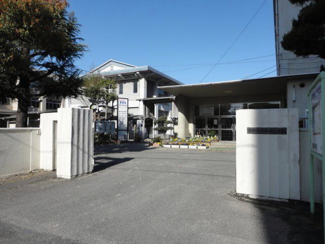 Junior high school. Municipal Kuwata until junior high school (junior high school) 2300m