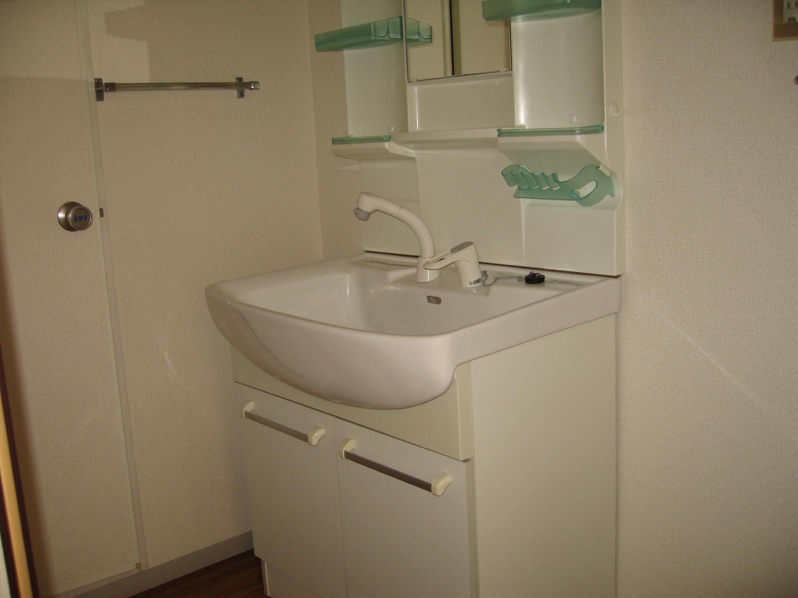 Washroom. With shampoo dresser