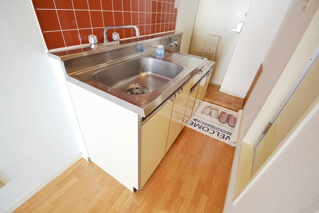 Kitchen. Wall tiles also let Place Where are the cute red refrigerator