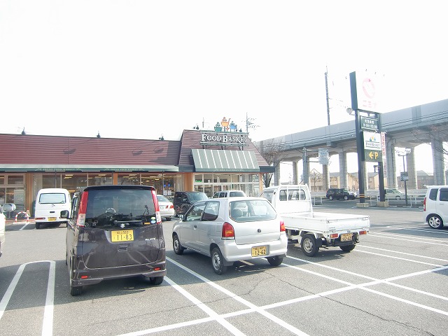 Supermarket. Nishina food basket Hanajiri store up to (super) 485m