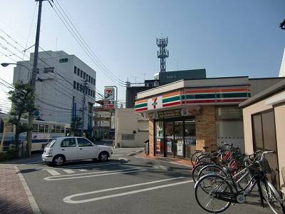 Convenience store. 103m to Seven-Eleven (convenience store)