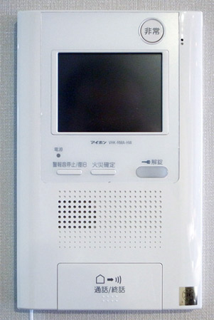 Security.  [Auto-lock with color monitor] Installing the intercom with color monitor in each dwelling unit. After the visitors to set entrance was confirmed by video and audio, In auto-lock system to unlocking, Annoying door-to-door sales Ya, It prevents the admission of a suspicious person.