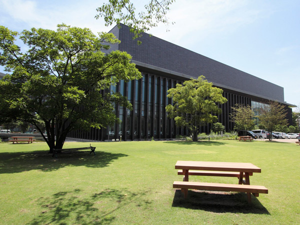 Surrounding environment. Okayama Prefectural Library (about 750m / A 10-minute walk)