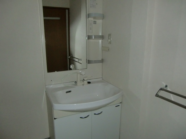 Other common areas. Wash basin