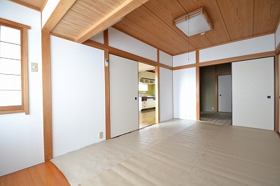 Living and room. You can use widely opened the sliding door