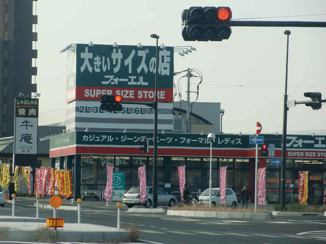 Shopping centre. Foeru Okayama Nishinagase shop until the (shopping center) 901m