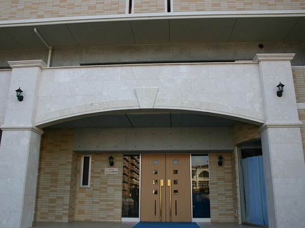 Shared facilities.  [entrance] (October 2012 shooting)