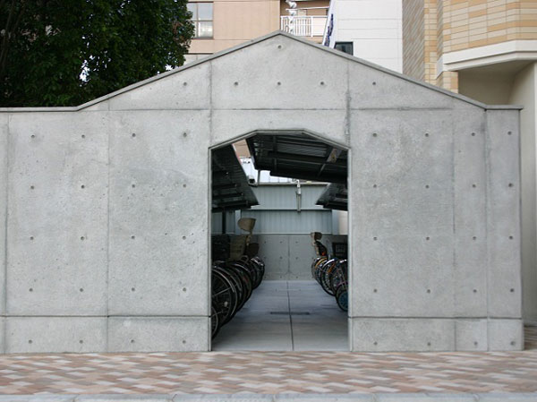 Common utility.  [Bicycle-parking space] (October 2012 shooting)
