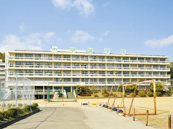 Surrounding environment. AkiraMakoto Academy High School (4-minute walk / About 300m)