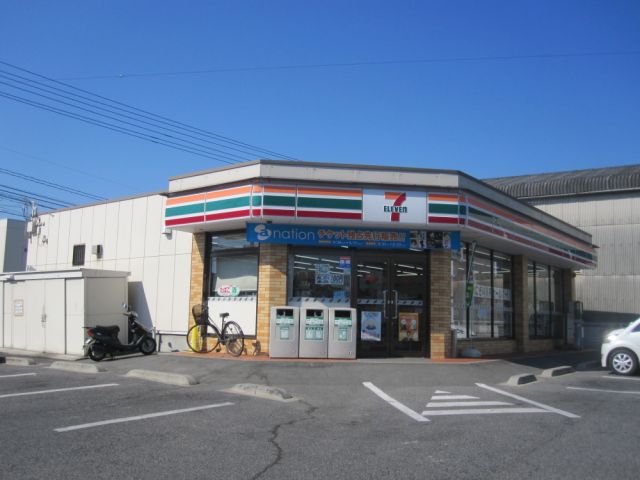 Convenience store. 1100m to Seven-Eleven (convenience store)