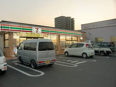Convenience store. Seven? Eleven Okayama now 2-chome (convenience store) to 353m