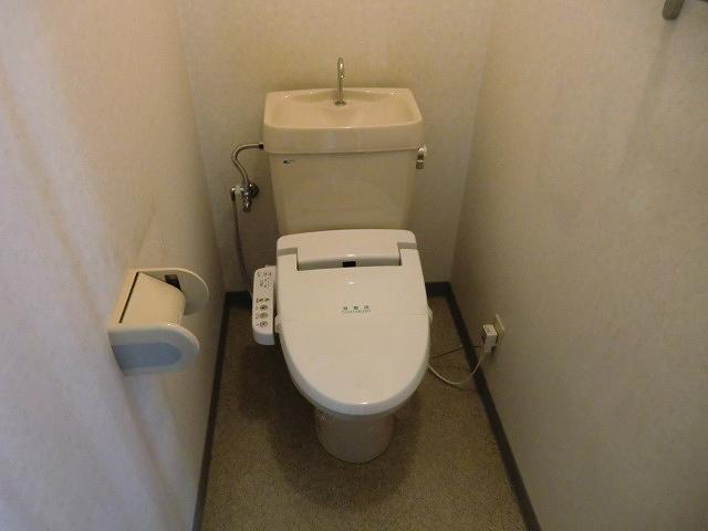 Toilet. Interior may vary