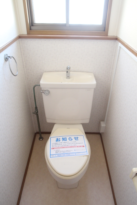 Toilet. (^ ○ ^) / (^ ○ ^) / (^ ○ ^) / (^ ○ ^) /