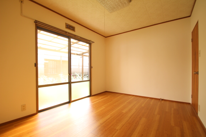 Living and room. (^ ○ ^) / (^ ○ ^) / (^ ○ ^) / (^ ○ ^) /