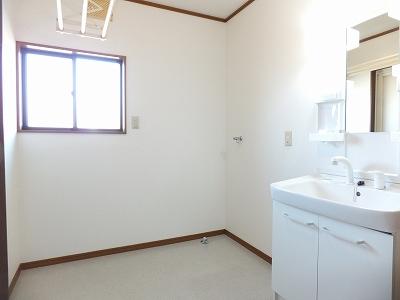 Wash basin, toilet. Indoor (January 2014) Shooting