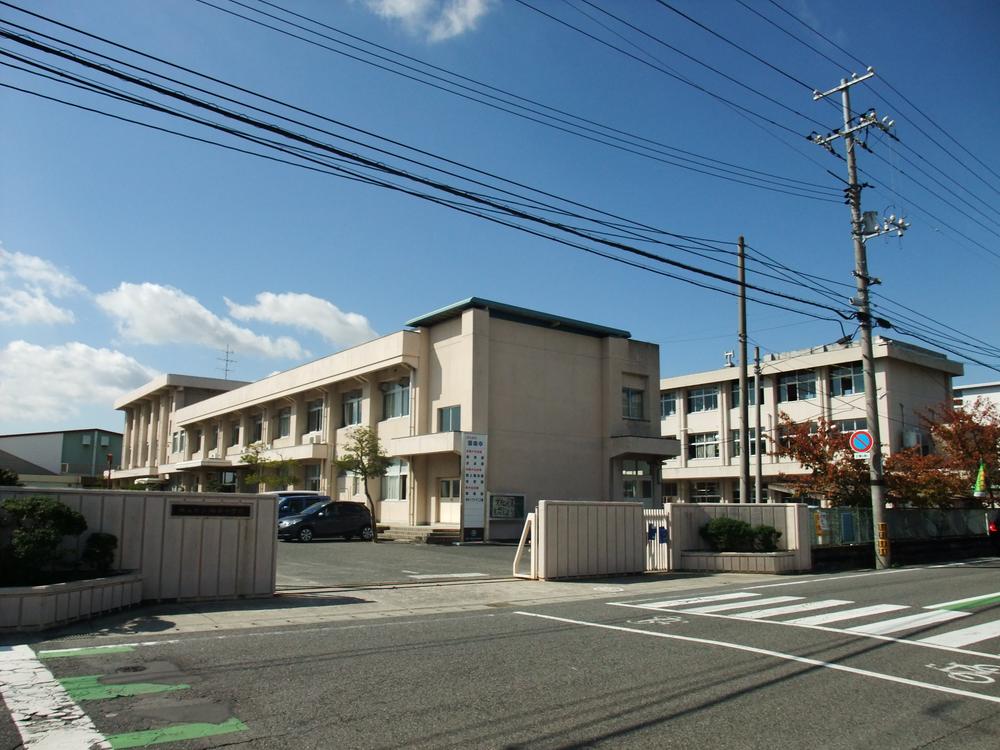 Junior high school. 686m to Okayama City Gominami junior high school