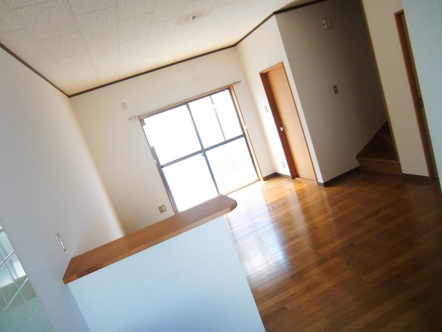 Living and room.  ☆ Spacious ☆