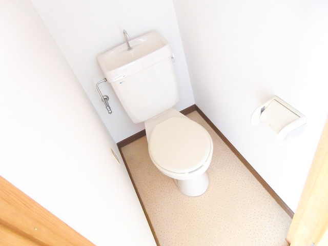 Toilet.  ☆ Toilet spacious space