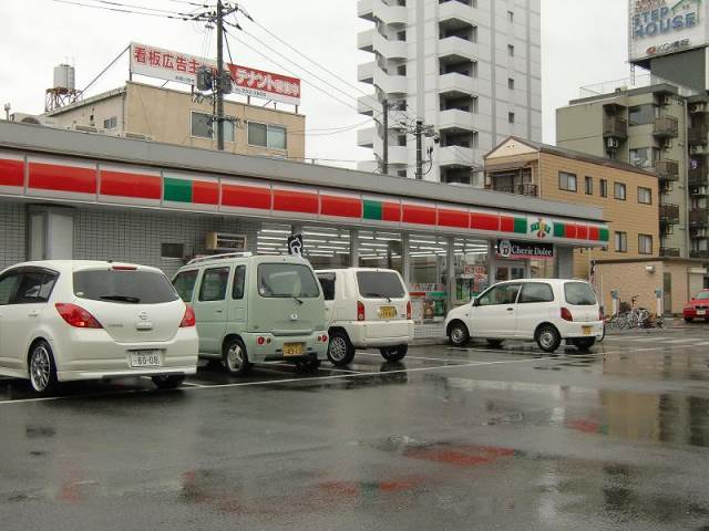 Convenience store. 401m until Thanksgiving Okayama wholesaler-cho store (convenience store)