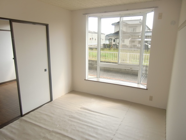 Other room space. Japanese-style room ☆ With bay window