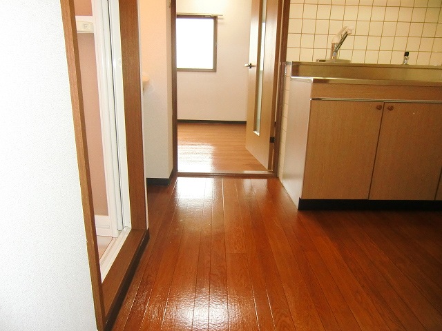 Kitchen. Space is sufficient that there kitchen storage