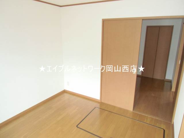 Other room space. It is the south side of the Western-style