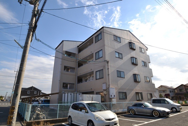 Building appearance.  ☆ There is a south-facing apartment in a quiet residential area ☆