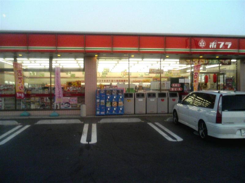 Convenience store. Poplar Okayama Tsudaka store up (convenience store) 888m