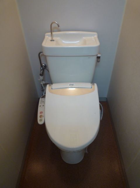 Toilet. Bidet with toilet!