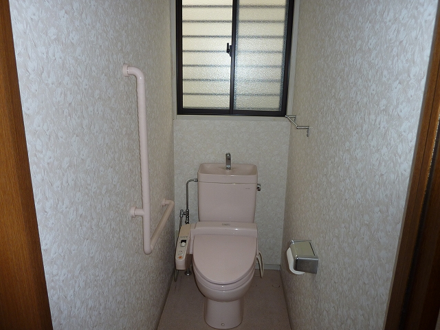 Toilet. 1F toilet (with washlet)