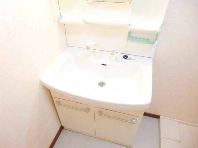 Washroom.  ☆ Independent wash basin ☆ Shampoo dresser ☆