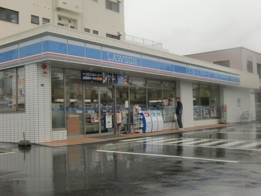 Convenience store. 199m until Lawson Okayama Omotoekimae store (convenience store)