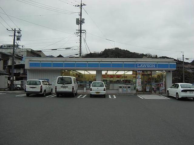 Convenience store. 445m until Lawson Okayamahokaiin (convenience store)