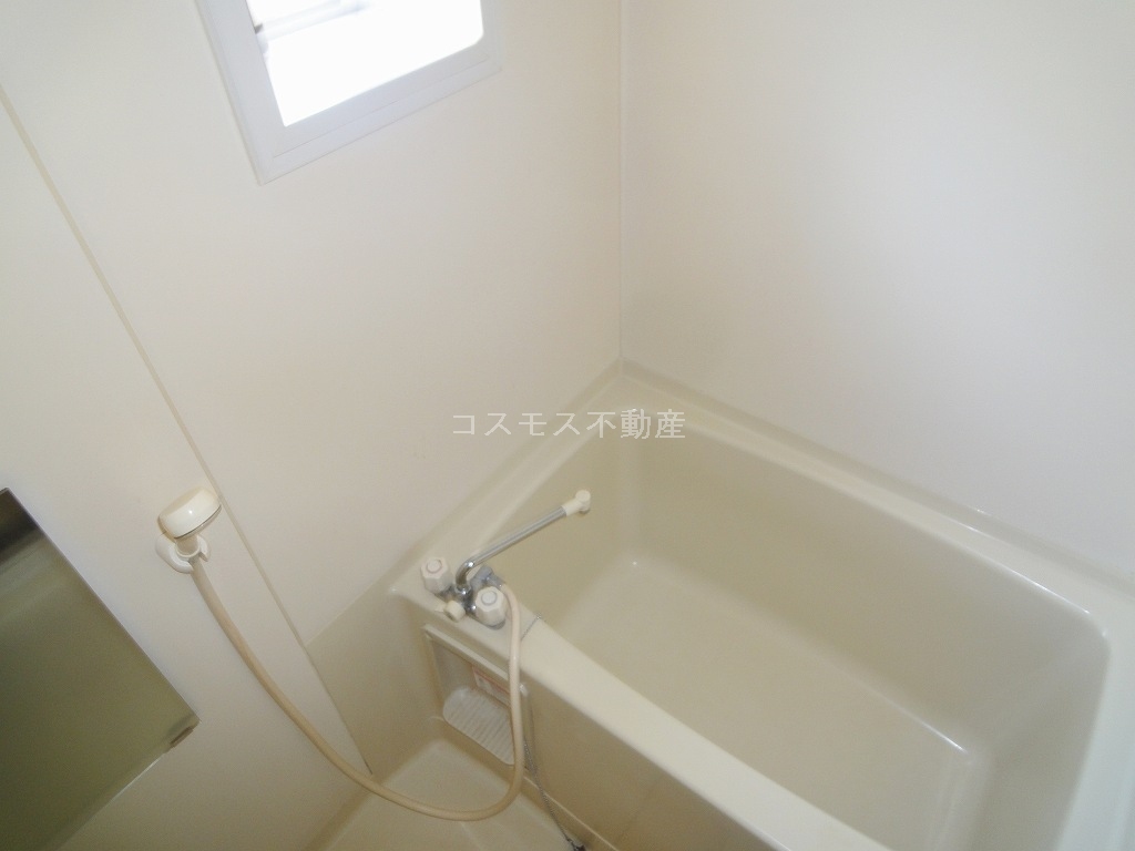 Bath. Bright and there is a window, Ventilation pat ☆