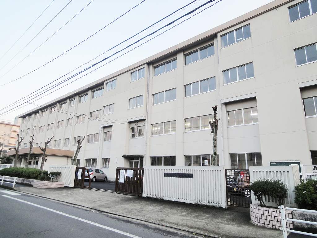 Primary school. 1040m to Okayama Sanmen elementary school (elementary school)