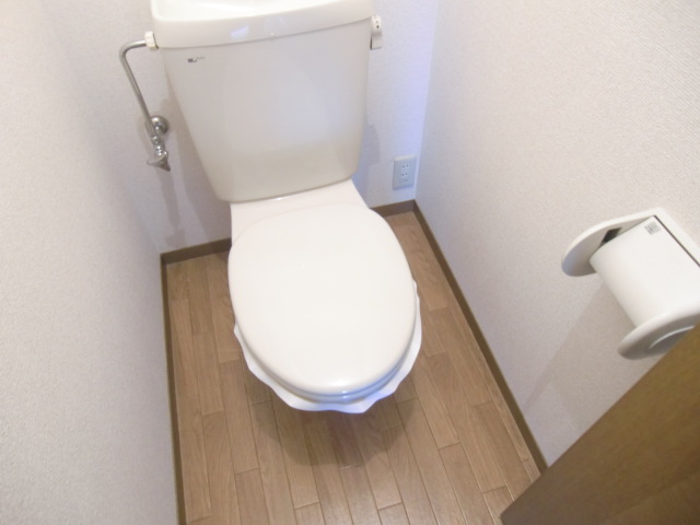 Toilet.  ※ It is another type of floor plan of the property