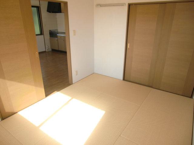 Living and room.  ※ It is another type of floor plan of the property