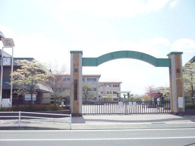 Primary school. Municipal Gominami up to elementary school (elementary school) 1100m