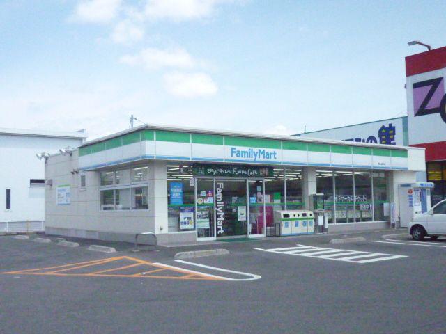 Convenience store. 530m to Family Mart (convenience store)