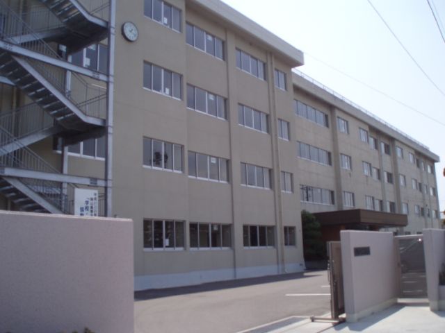 Primary school. Municipal Yokoi to elementary school (elementary school) 360m