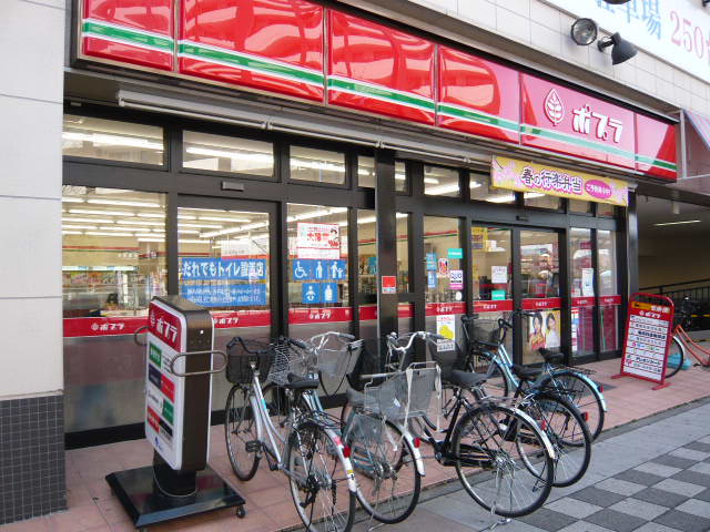 Convenience store. Poplar Okayama OkaTakumi before store up (convenience store) 643m