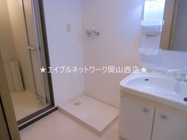 Washroom. Independent wash basin of shampoo dresser