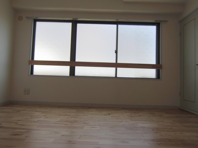 Other room space. It is of medium-room Western-style here also comes with a large east-facing window