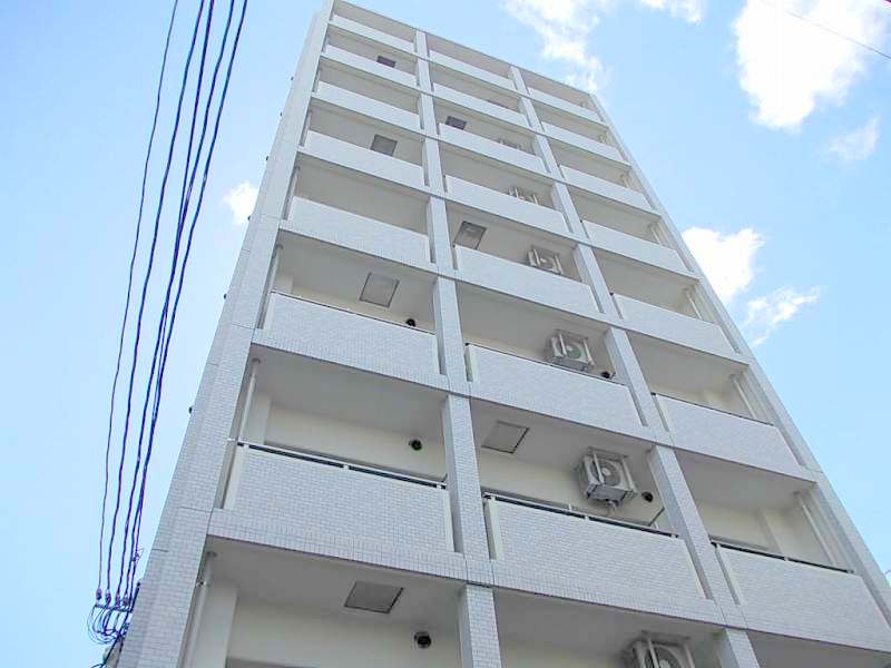 Building appearance. In front of the station conveniently located apartment ☆ 